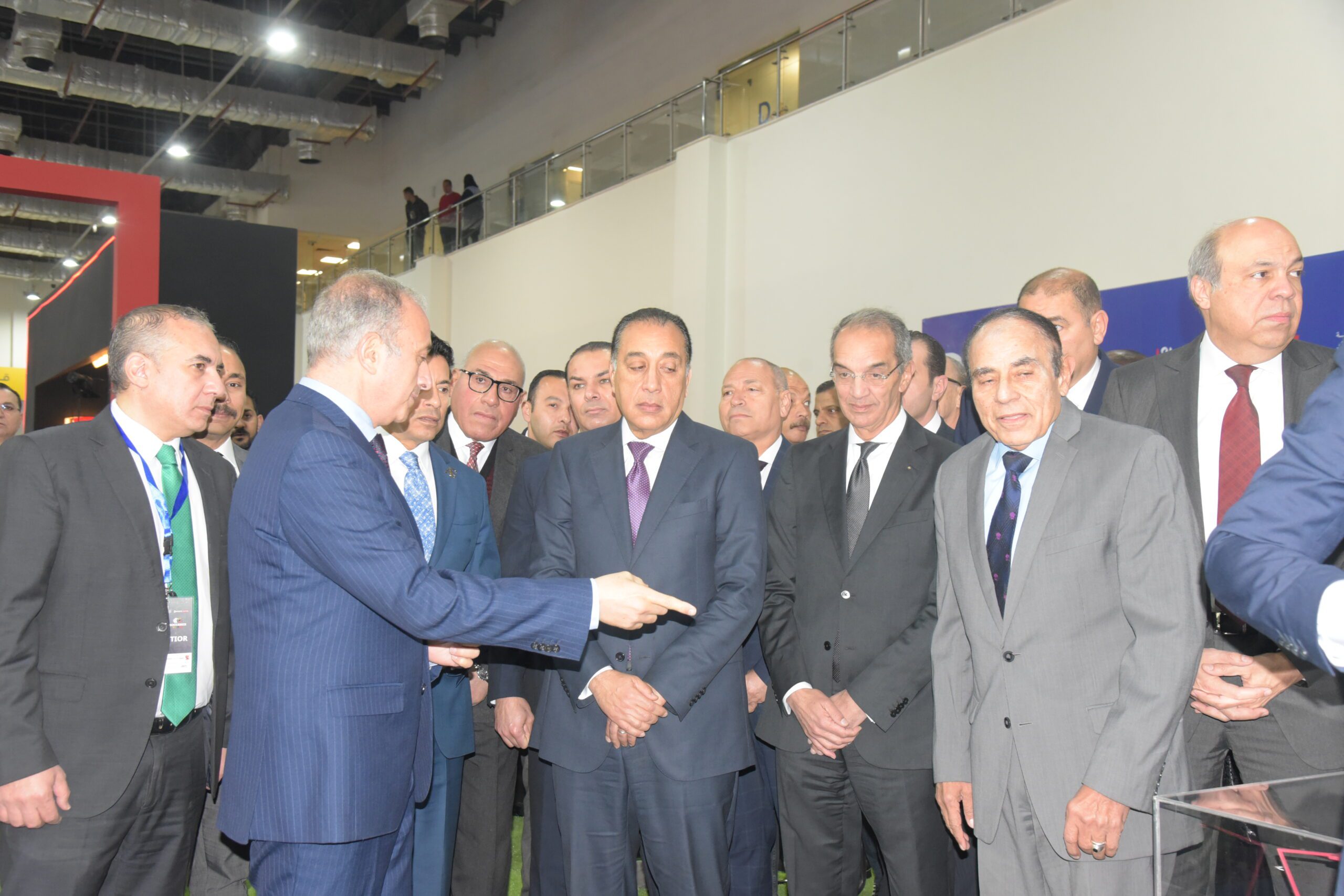 رئيس-الوزراء-في-المعرض-1